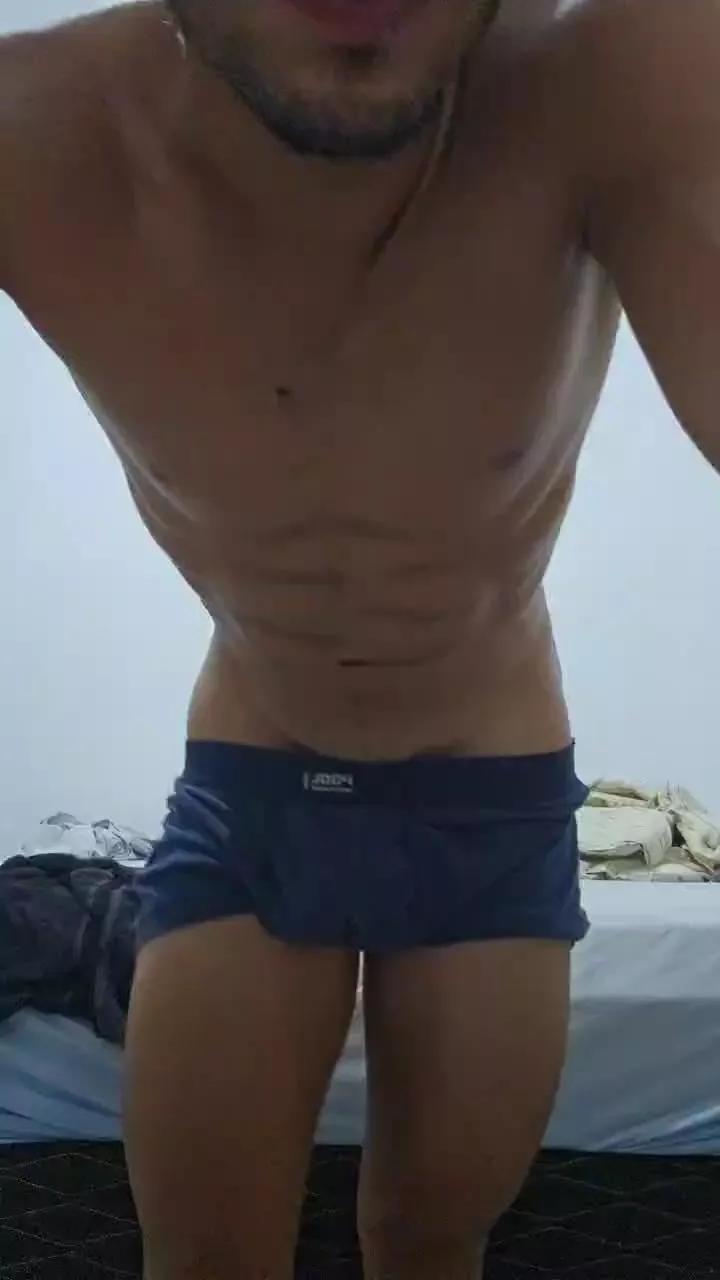 Lewis_castroo on Cam4 