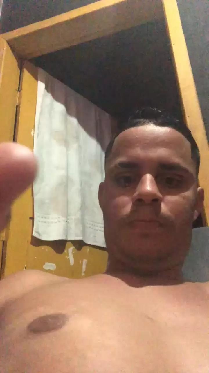 Lipinh0 on Cam4 