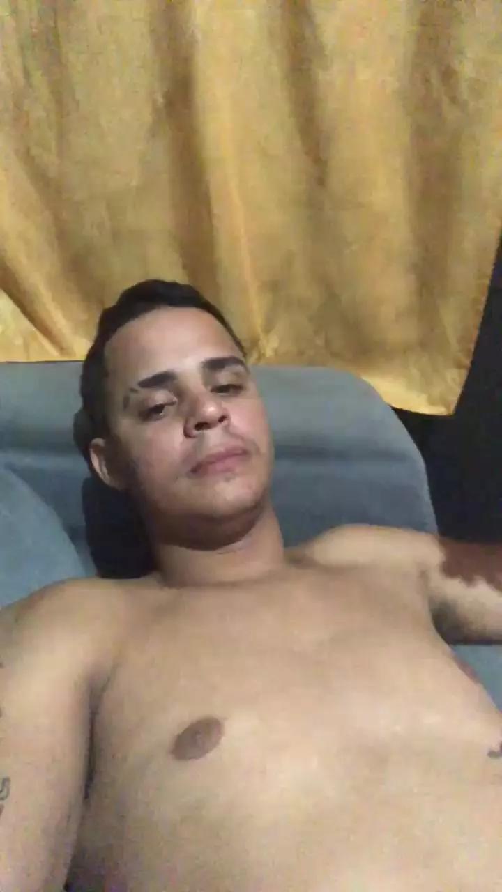 Lipinh0 on Cam4 