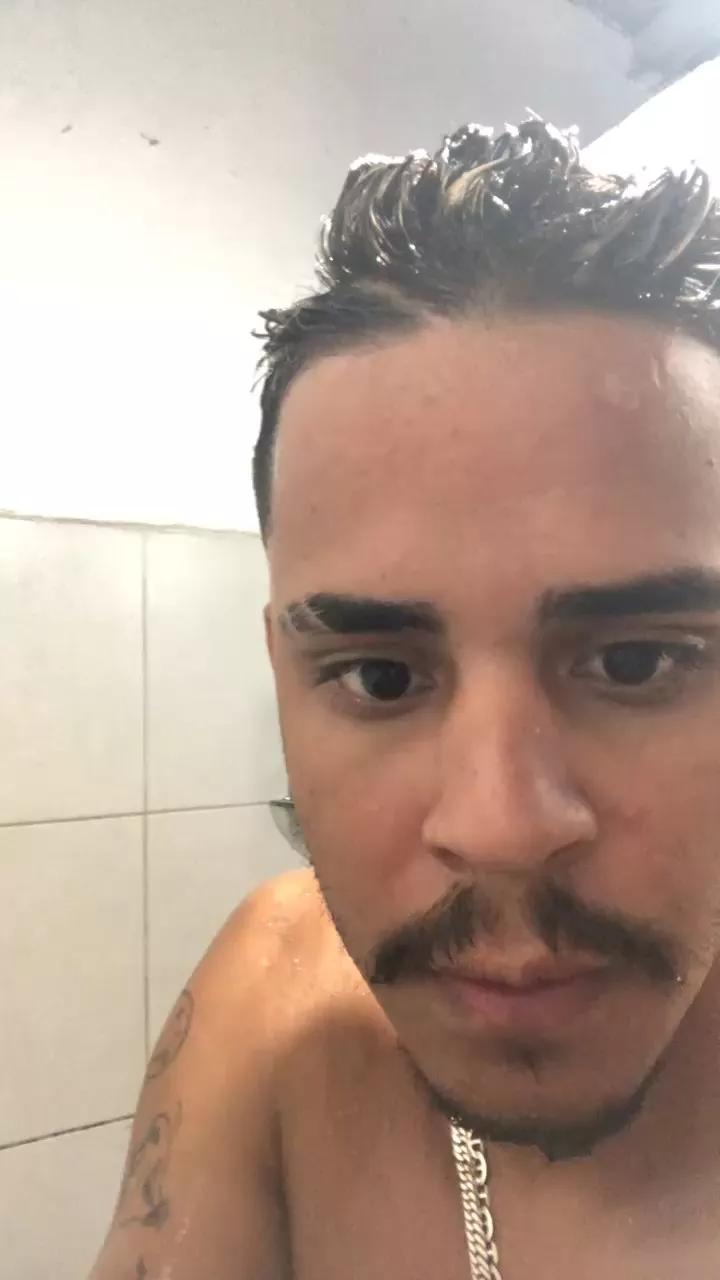 Lipinh0 on Cam4 
