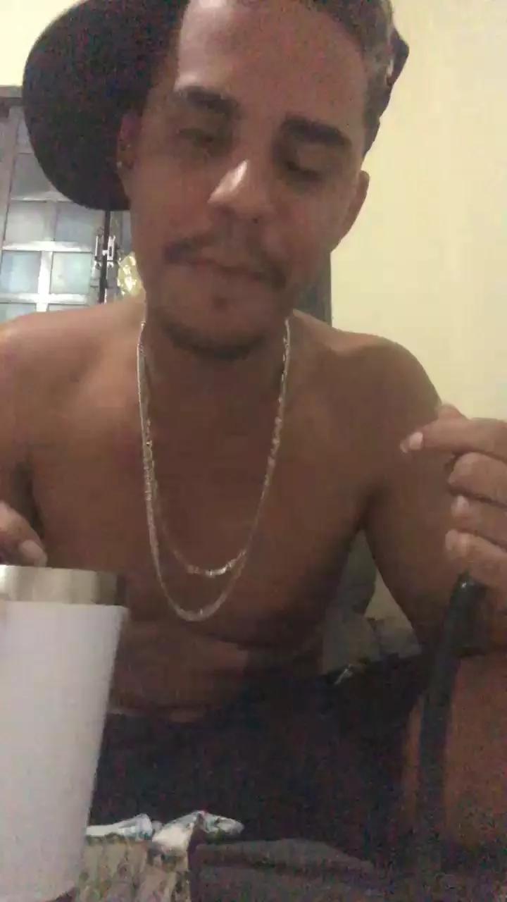 Lipinh0 on Cam4 