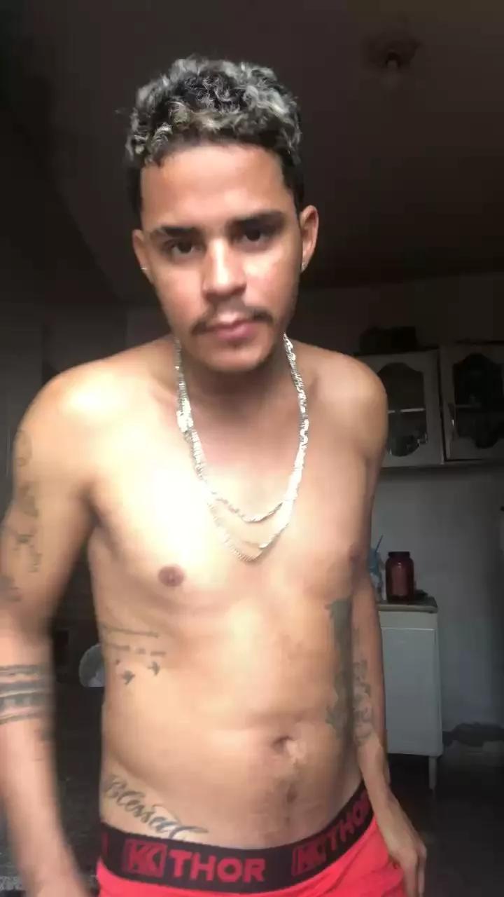 Lipinh0 on Cam4 