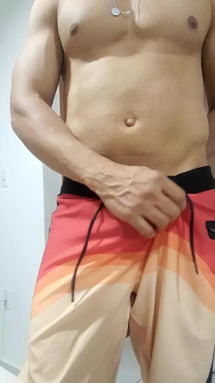 MACHO_PUTO33 on Cam4 