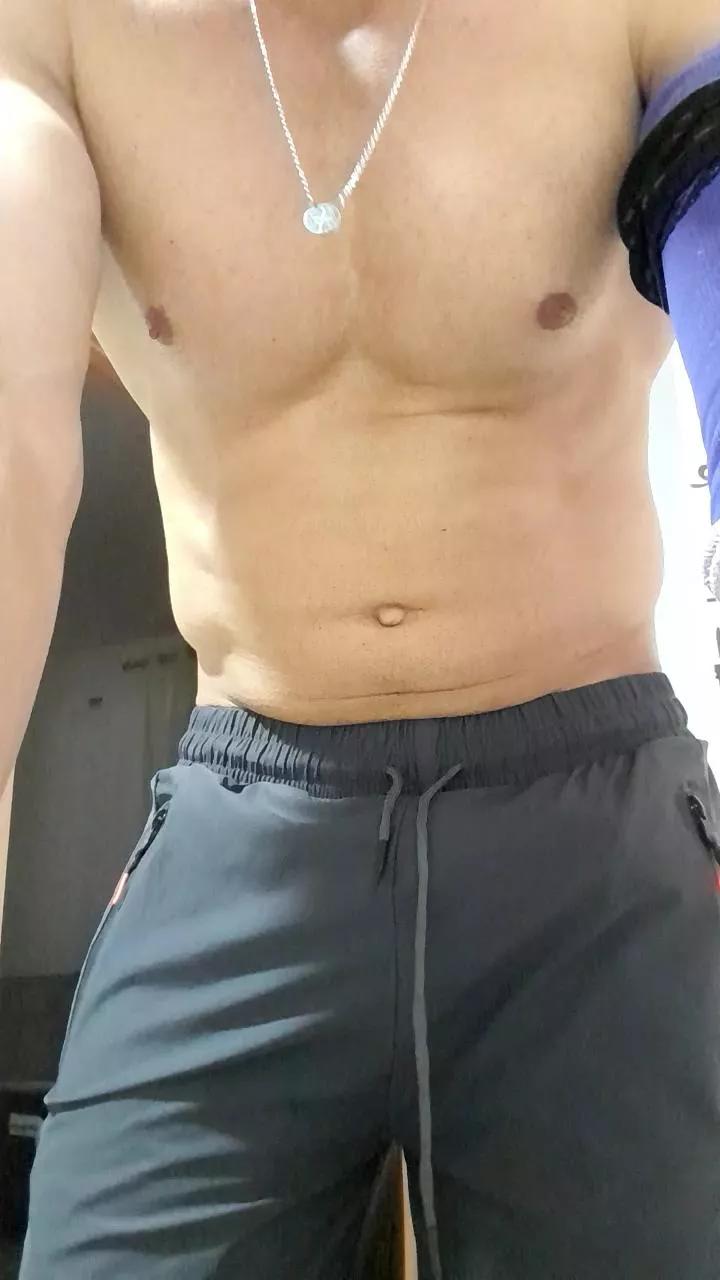 MACHO_PUTO33 on Cam4 
