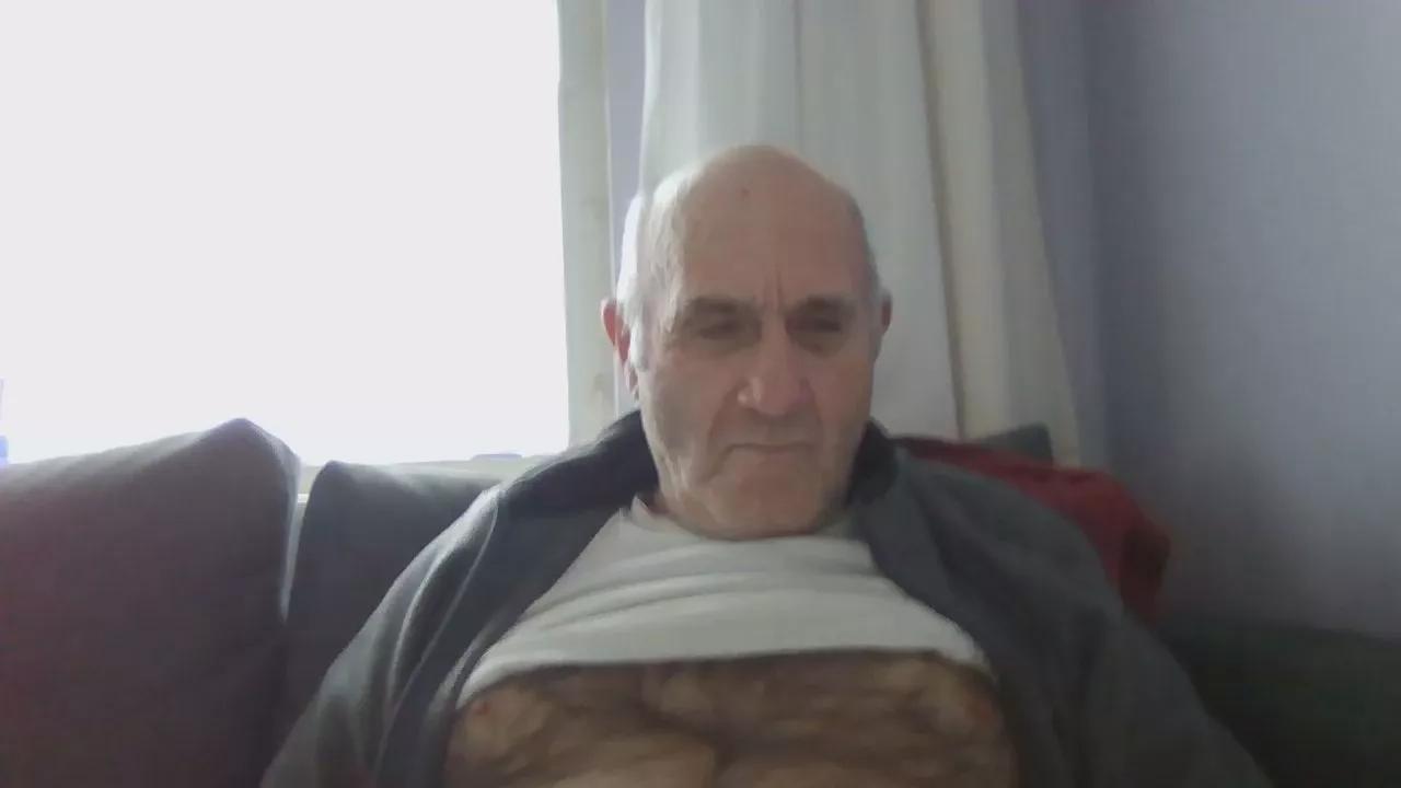 magichand4u2 on Cam4 
