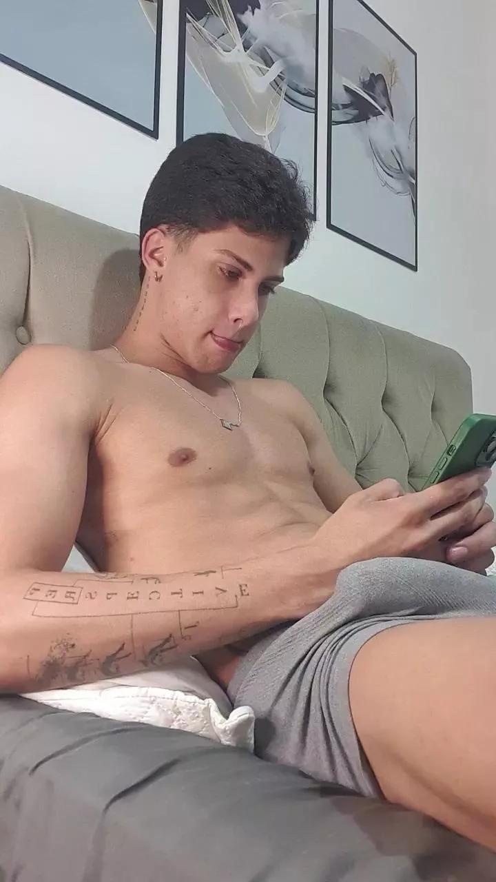 menezes8841 on Cam4 