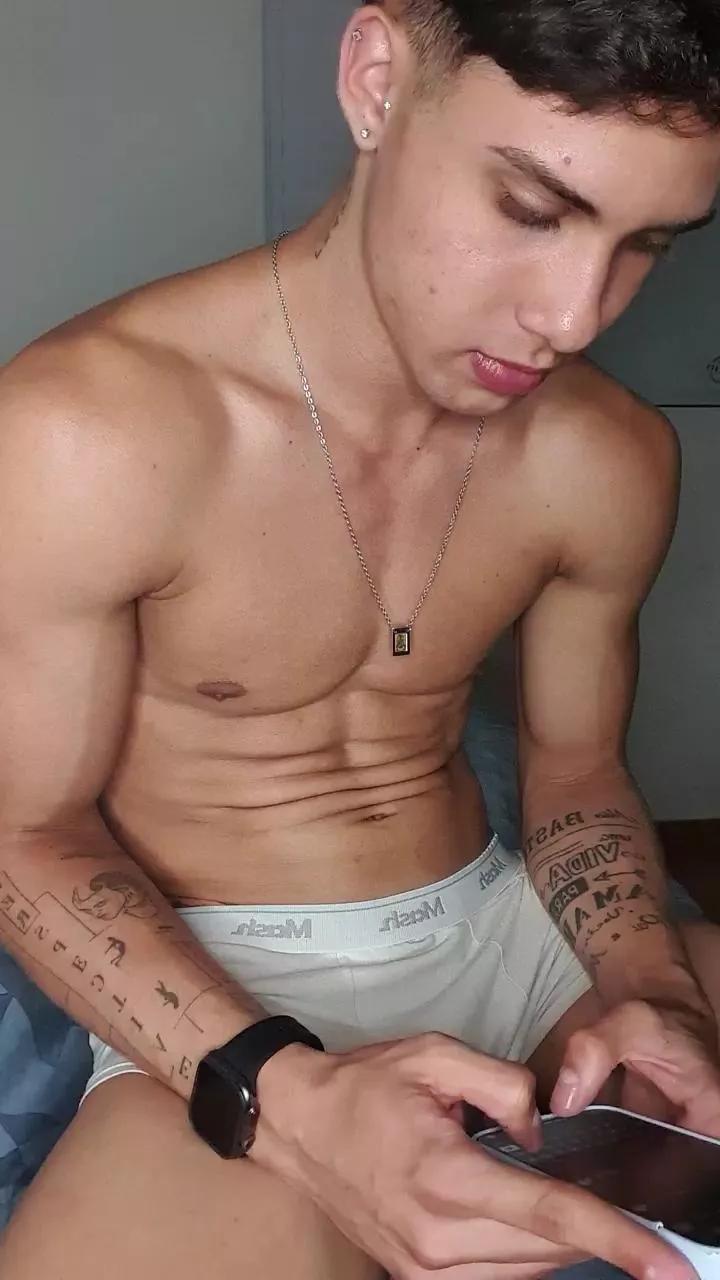 menezes8841 on Cam4 