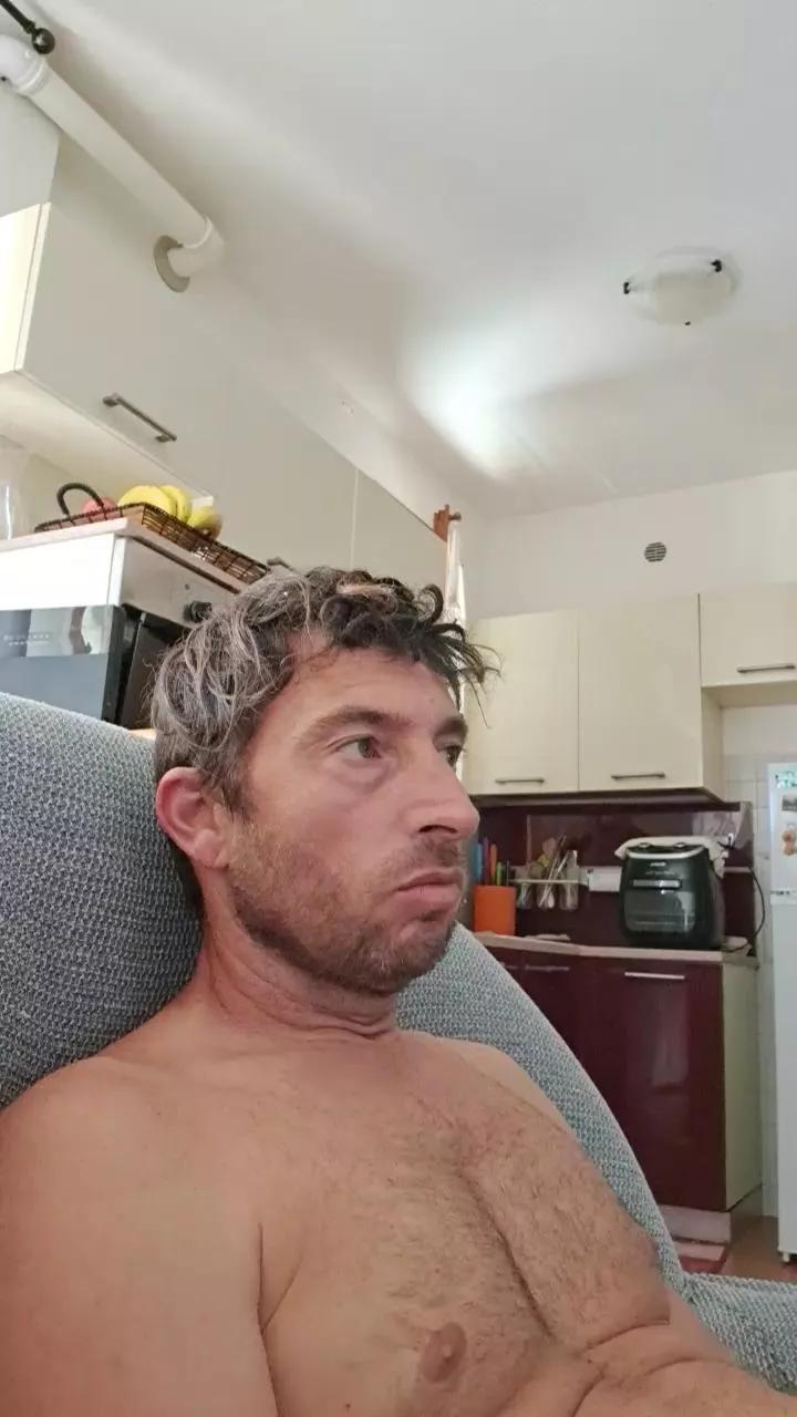 Mirko290180 on Cam4 