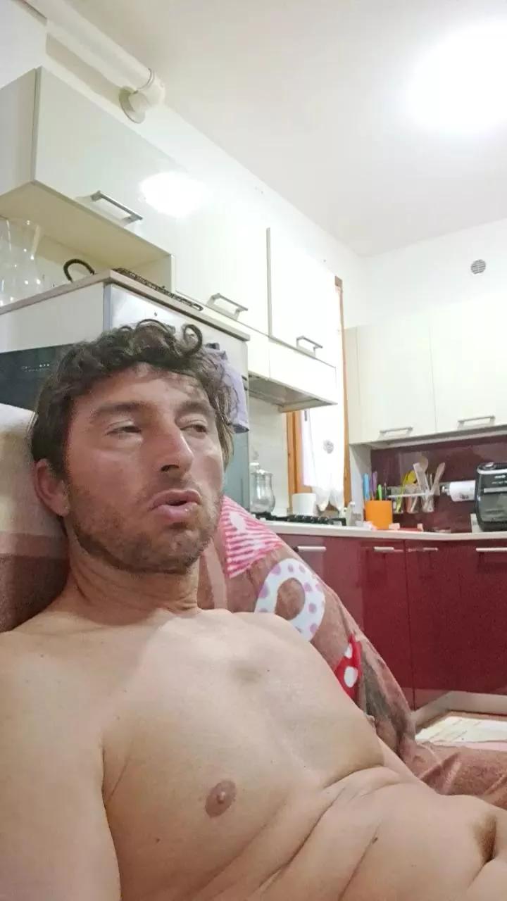 Mirko290180 on Cam4 