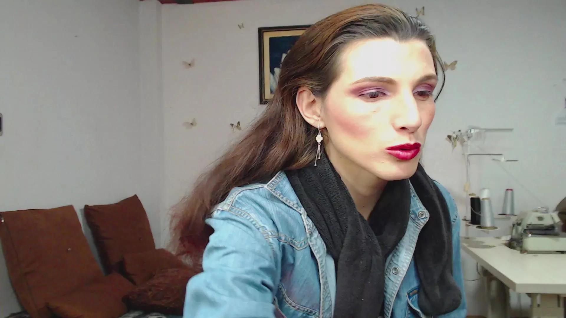 moira_hot on Cam4 
