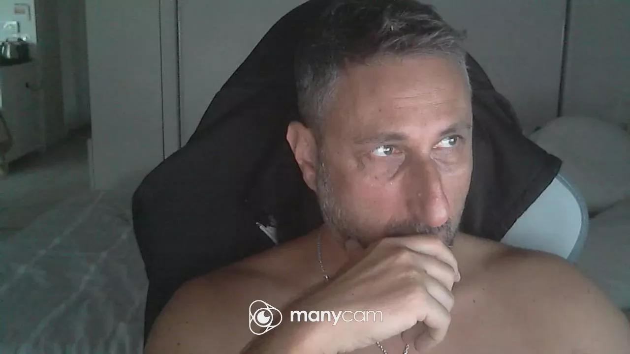 MrBigNose on Cam4 