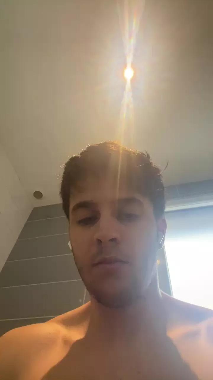 Nathan372003 on Cam4 