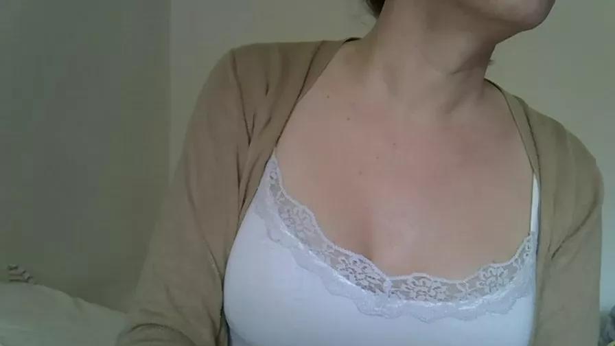 naughtyxana on Cam4 