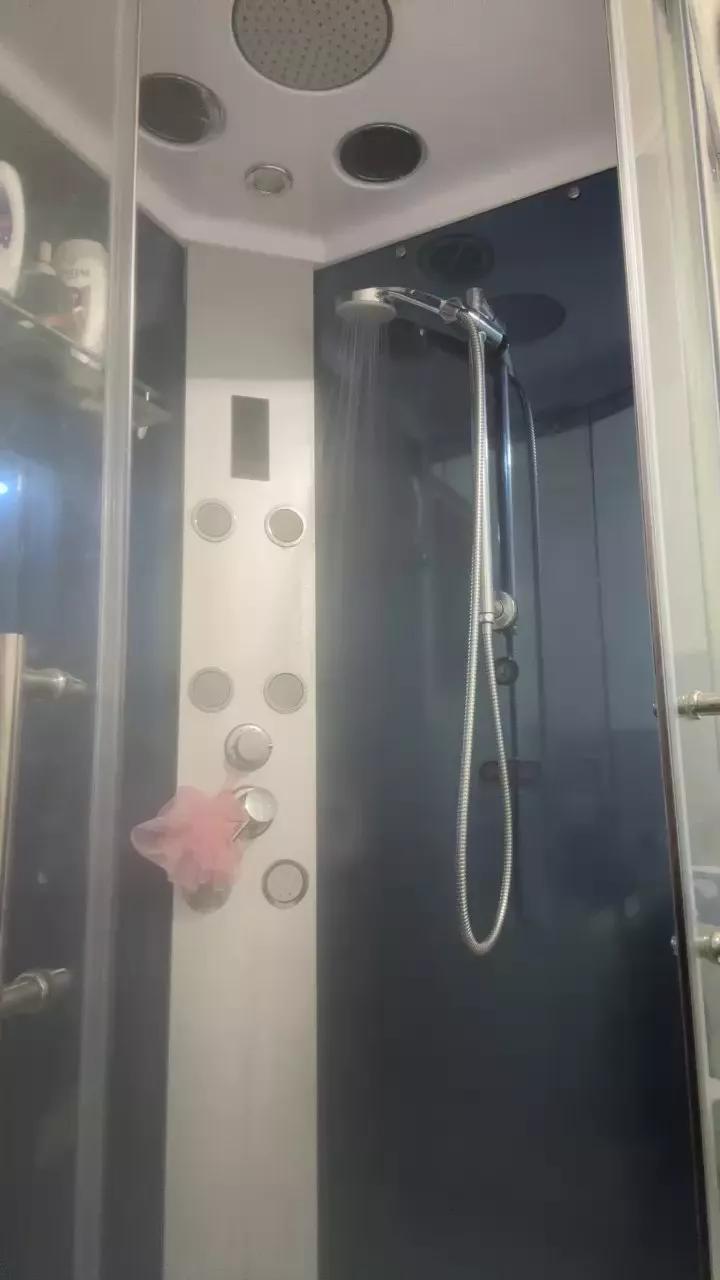 Nickoolas96 on Cam4 