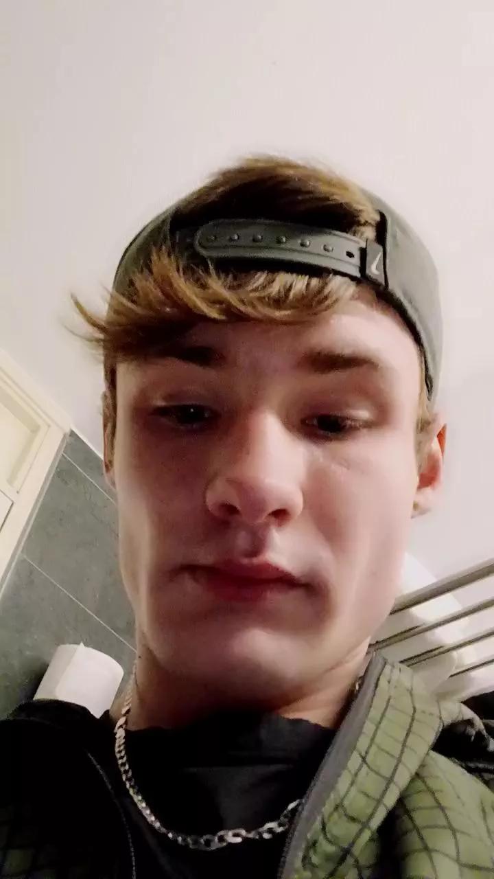 PaatheticFaagot on Cam4 