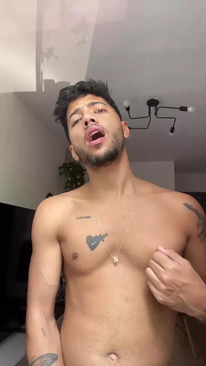 pedrozinhoo on Cam4 