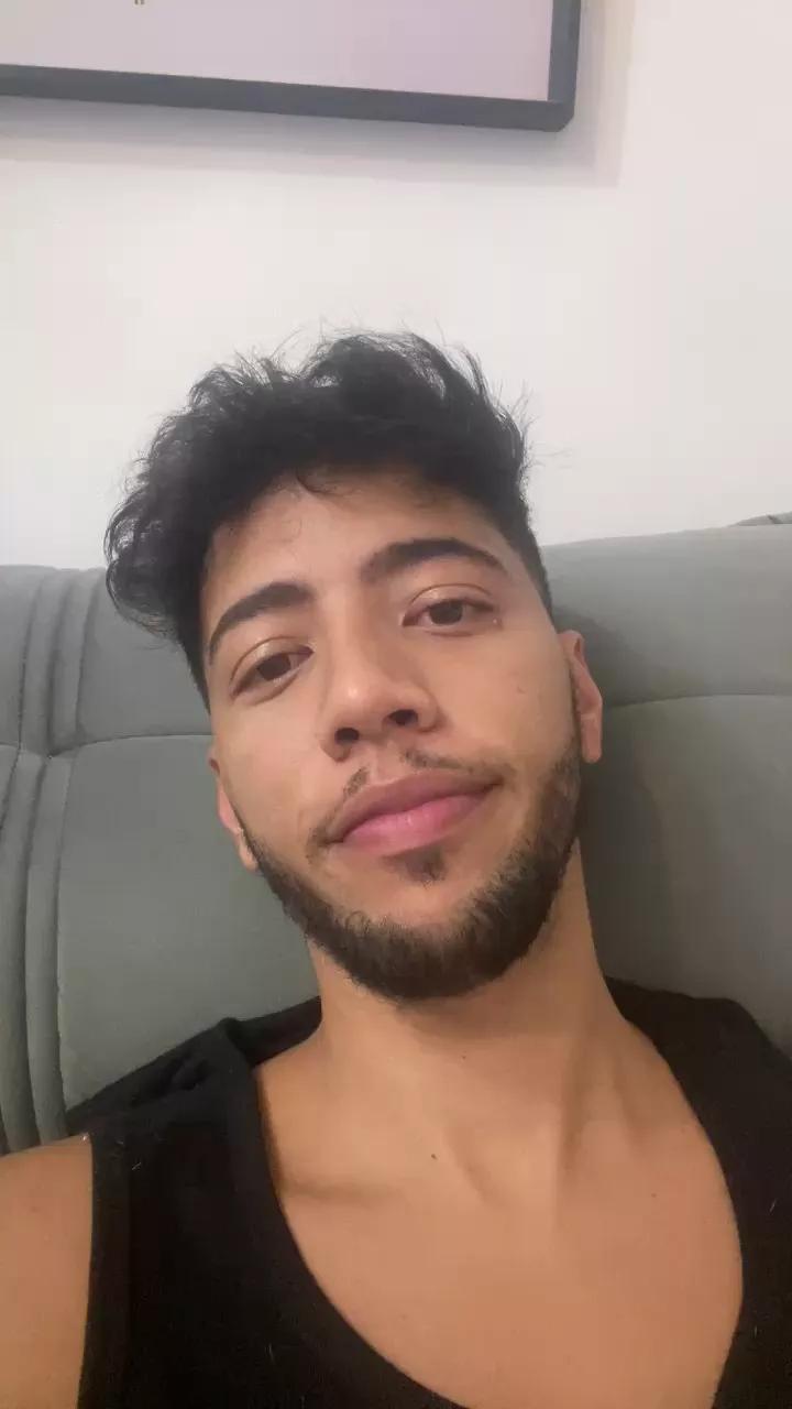 pedrozinhoo on Cam4 