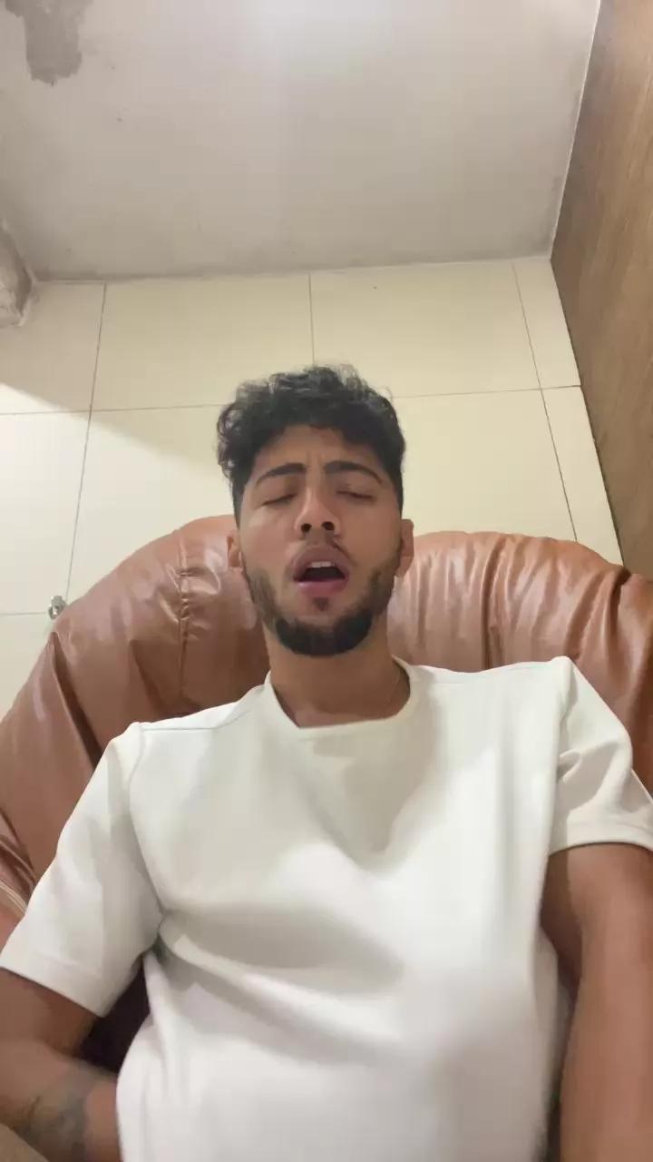 pedrozinhoo on Cam4 
