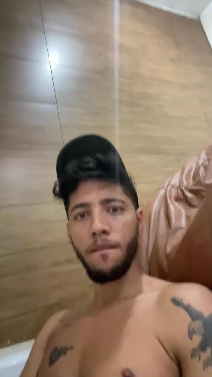 pedrozinhoo on Cam4 