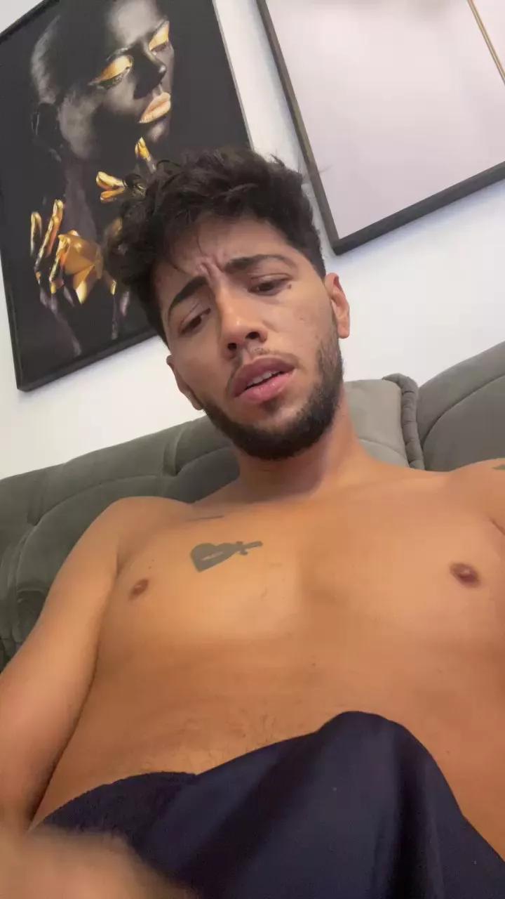 pedrozinhoo on Cam4 