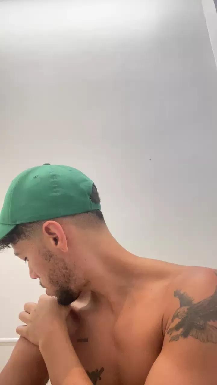 pedrozinhoo on Cam4 
