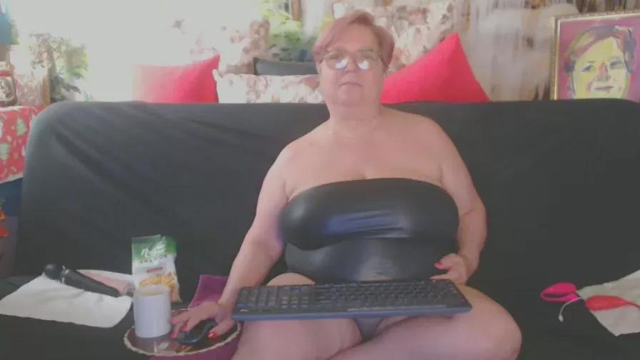 QueenPammy on Cam4 