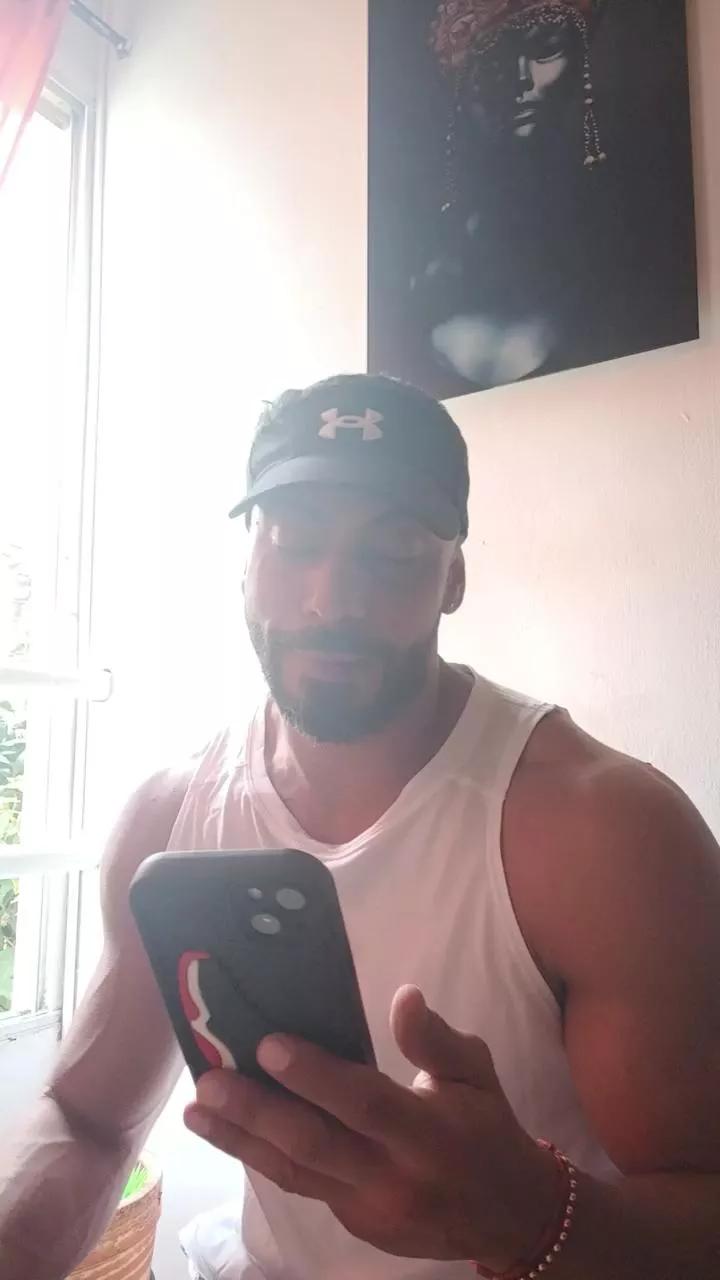 romeolovehot on Cam4 
