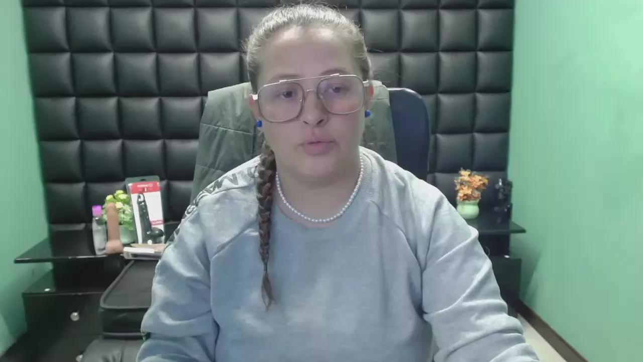 Sara_Thonson_ on Cam4 