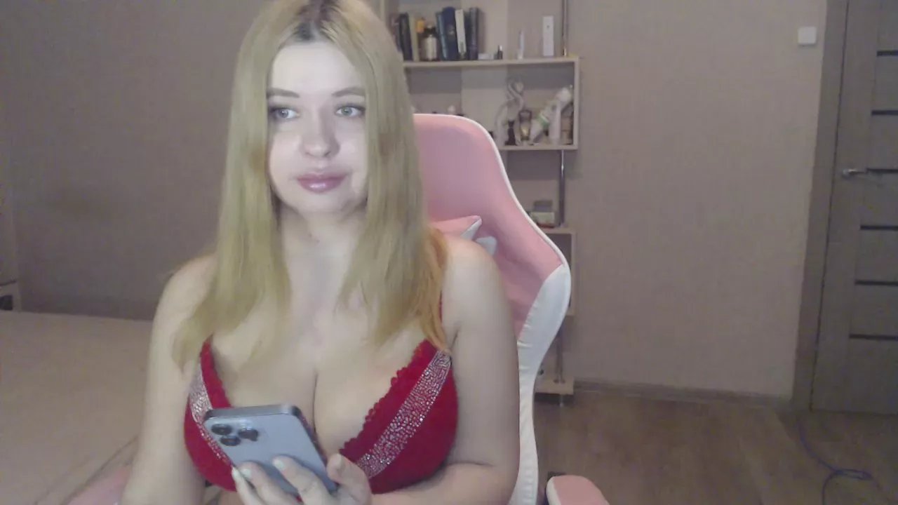 SensetiveMary on Cam4 