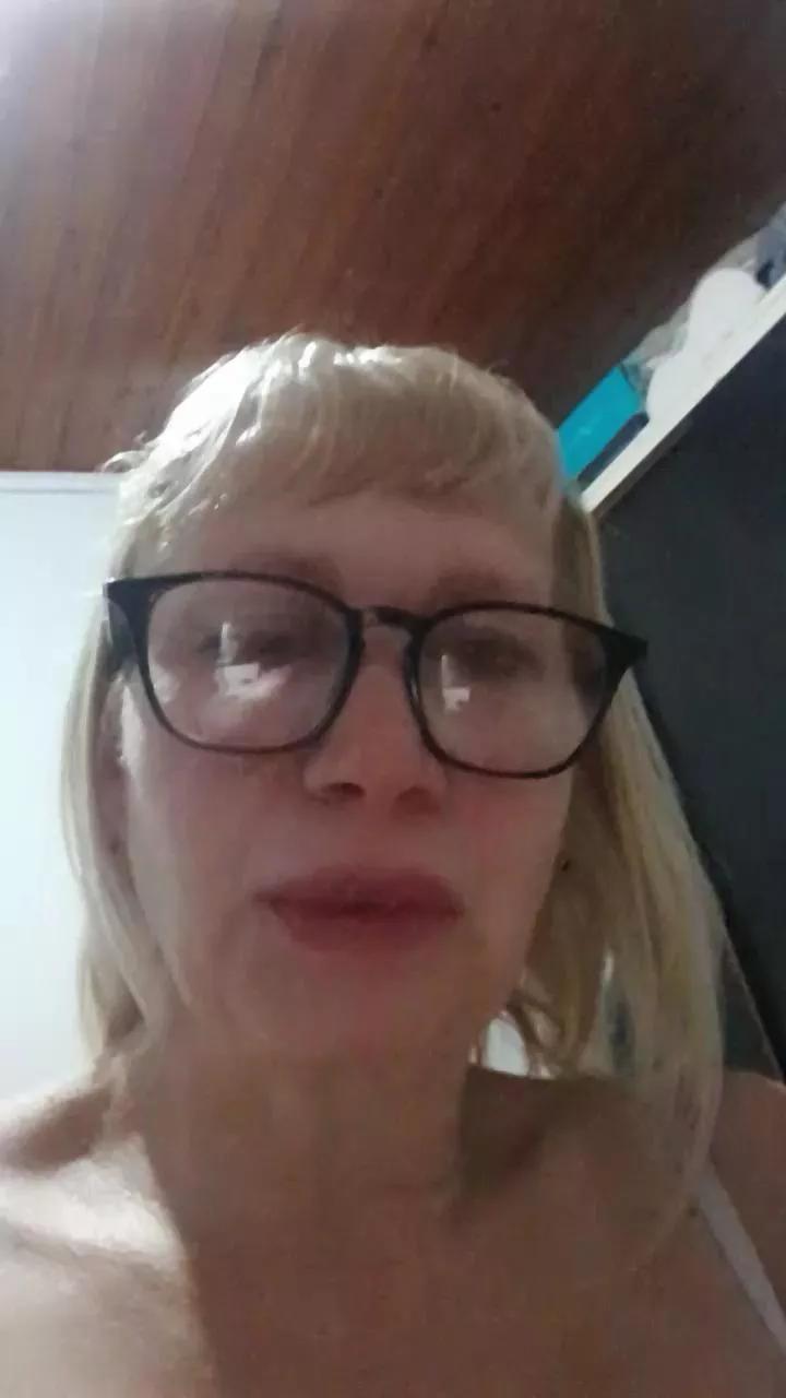 Sexymilf69_ on Cam4 