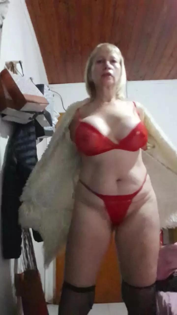 Sexymilf69_ on Cam4 