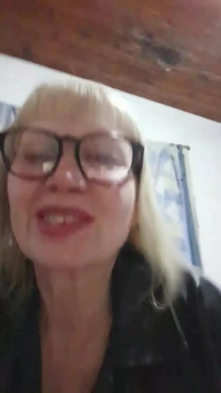 Sexymilf69_ on Cam4 