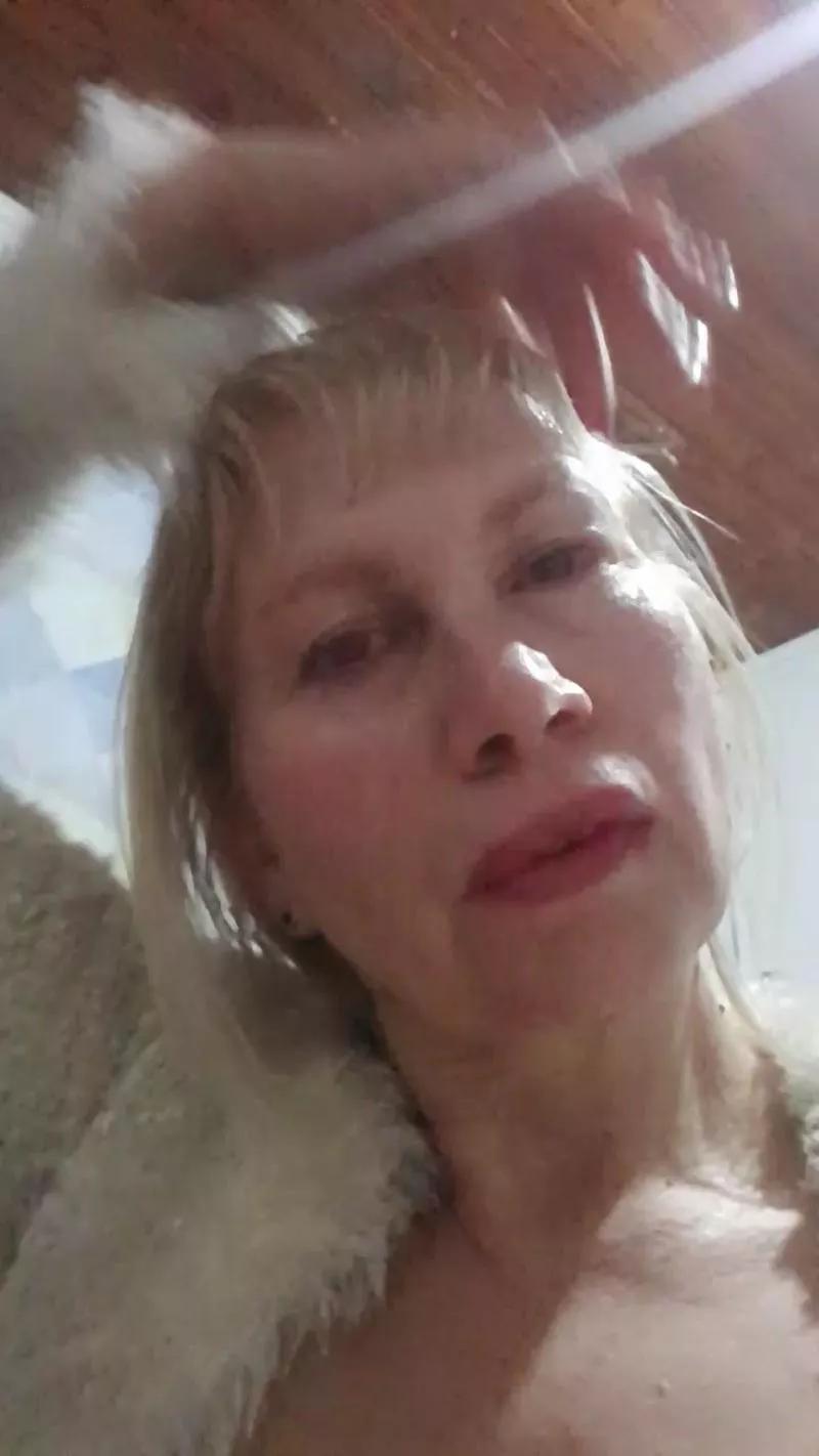 Sexymilf69_ on Cam4 