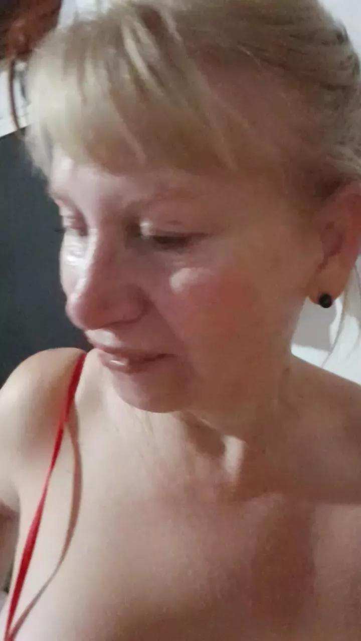 Sexymilf69_ on Cam4 