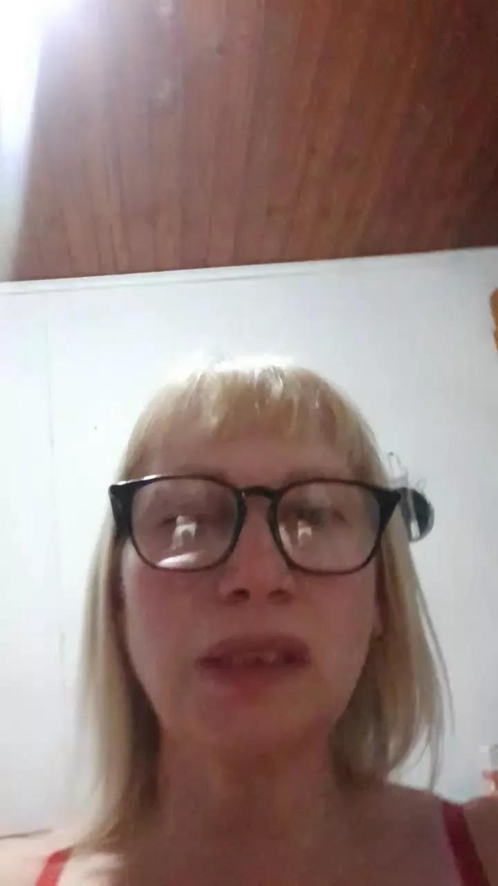 Sexymilf69_ on Cam4 