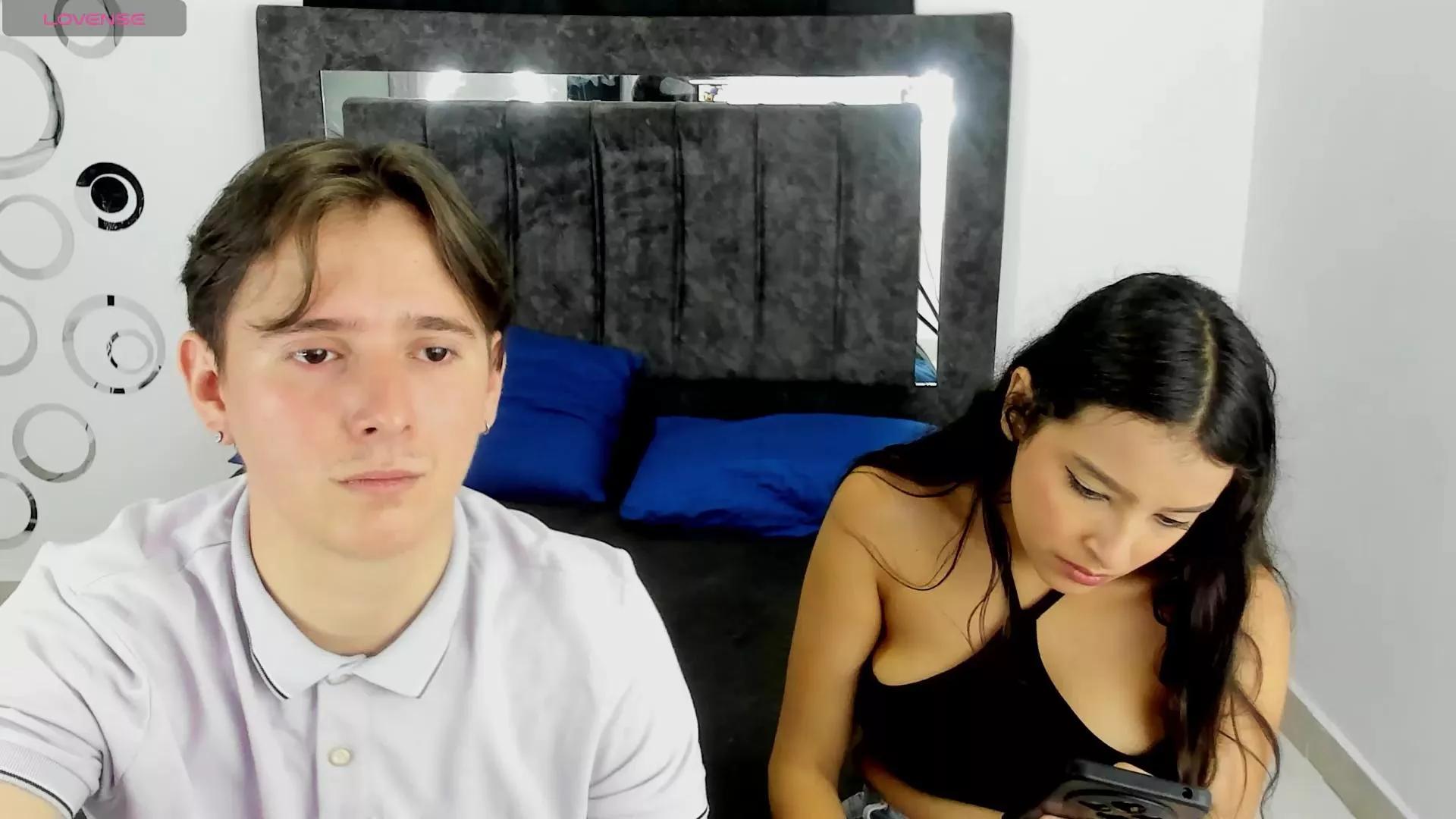 Skarleth_Aron on Cam4 