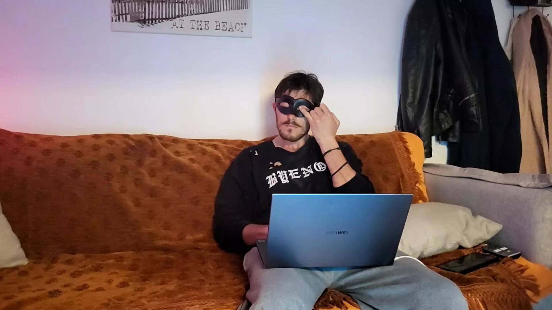 TheBigGreek93 on Cam4 