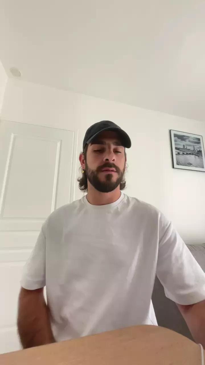 TonyH19 on Cam4 