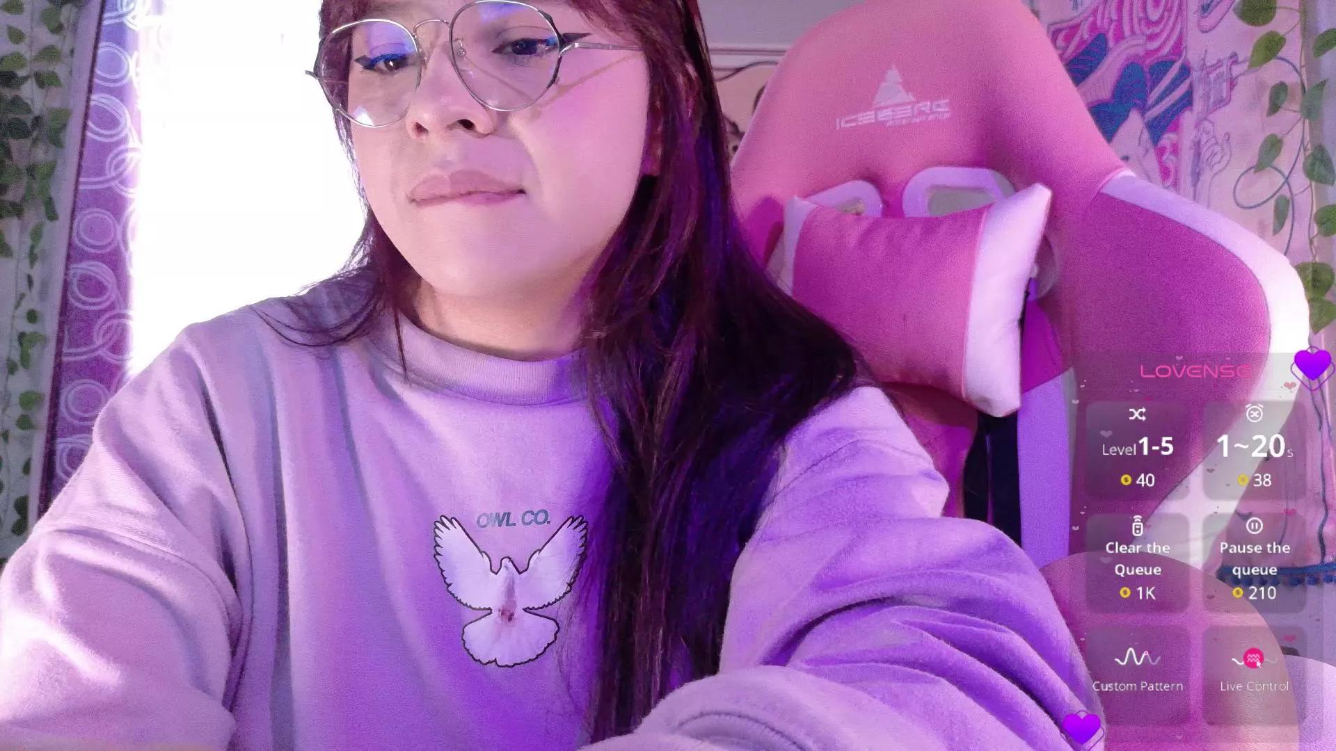 tropiclove69 on Cam4 