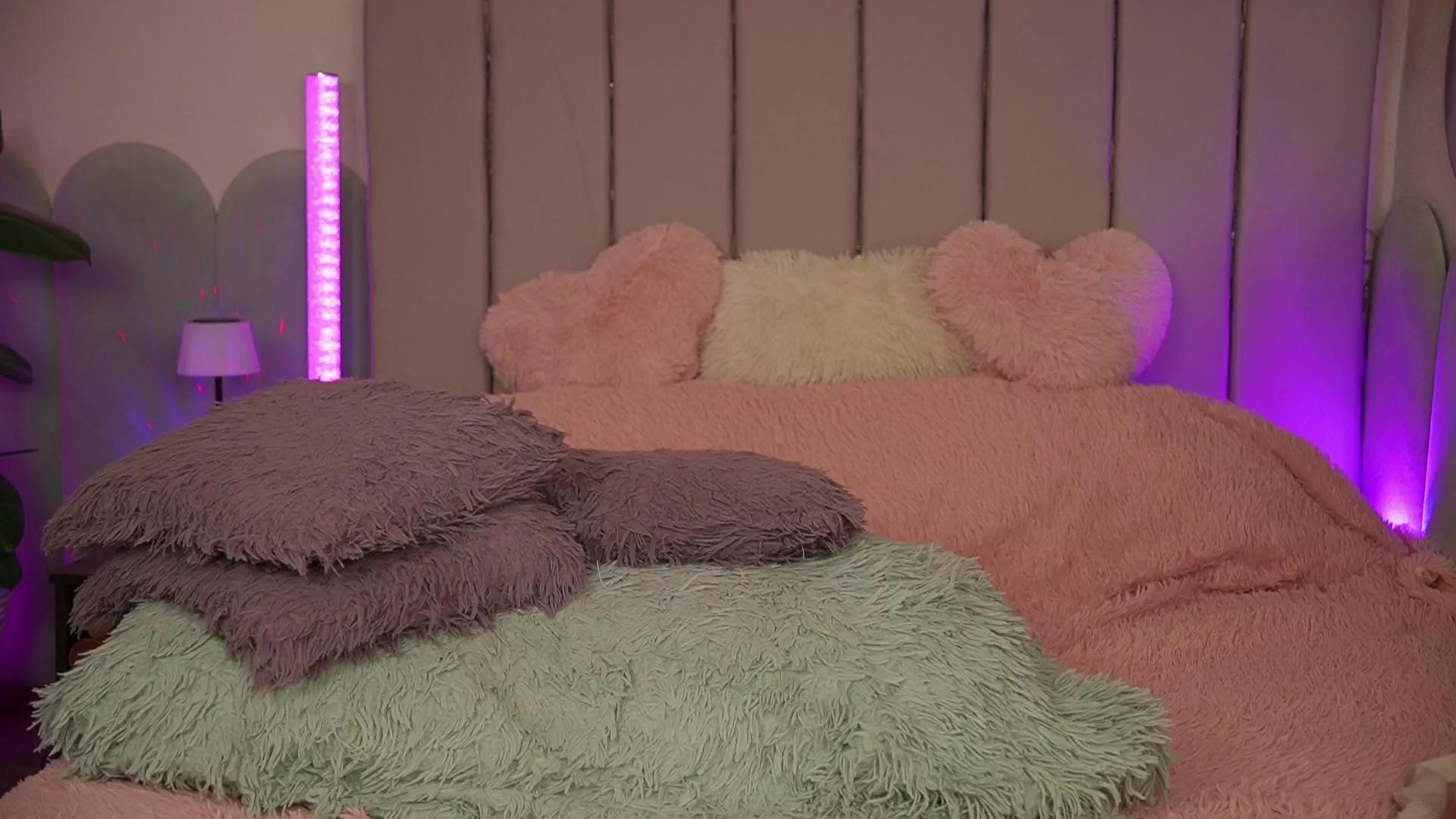 VickySecret69 on Cam4