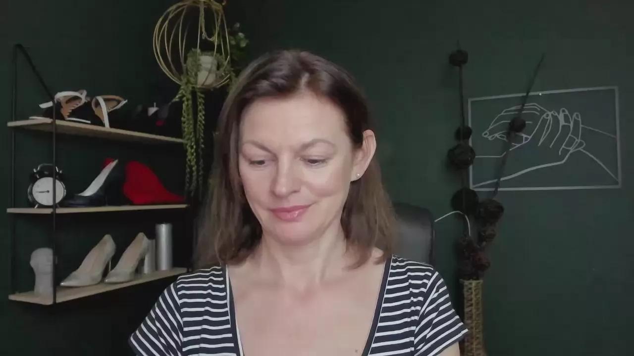 Vivian_Heart on Cam4 