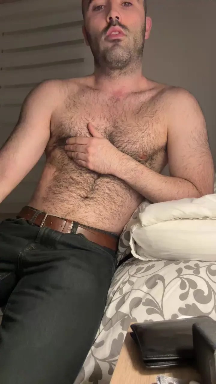 WhiteAndHairy on Cam4