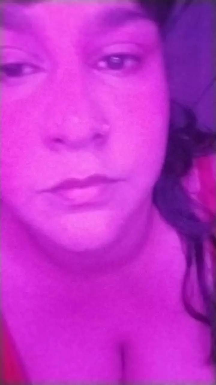 WineBee on Cam4 