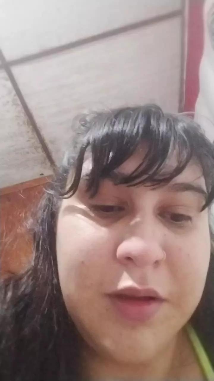 WineBee on Cam4 