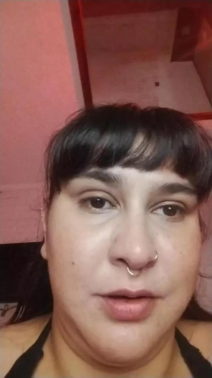 WineBee on Cam4 