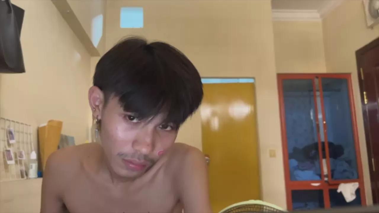 Xaxiro on Cam4 