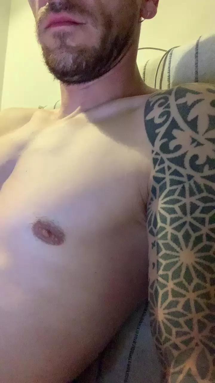 yron90 on Cam4 