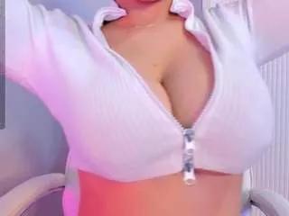 akura011 on CamSoda 