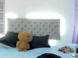 danna-dangerous on CamSoda 