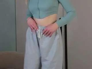 leonoragebhard — unzip and take off my top [100 tokens remaining]